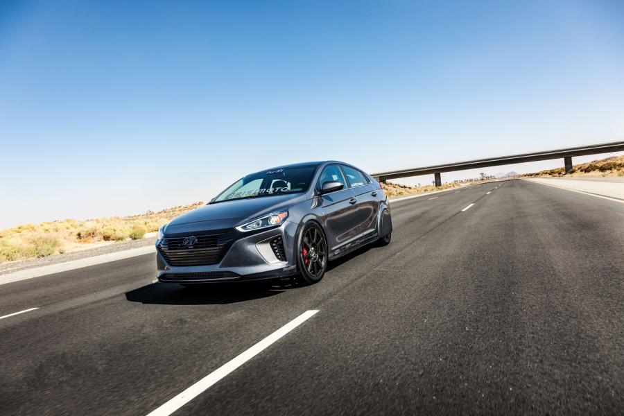  Hyundai HyperEconiq Ioniq Concept (AE) 2017 года  (фото 3 из 5)